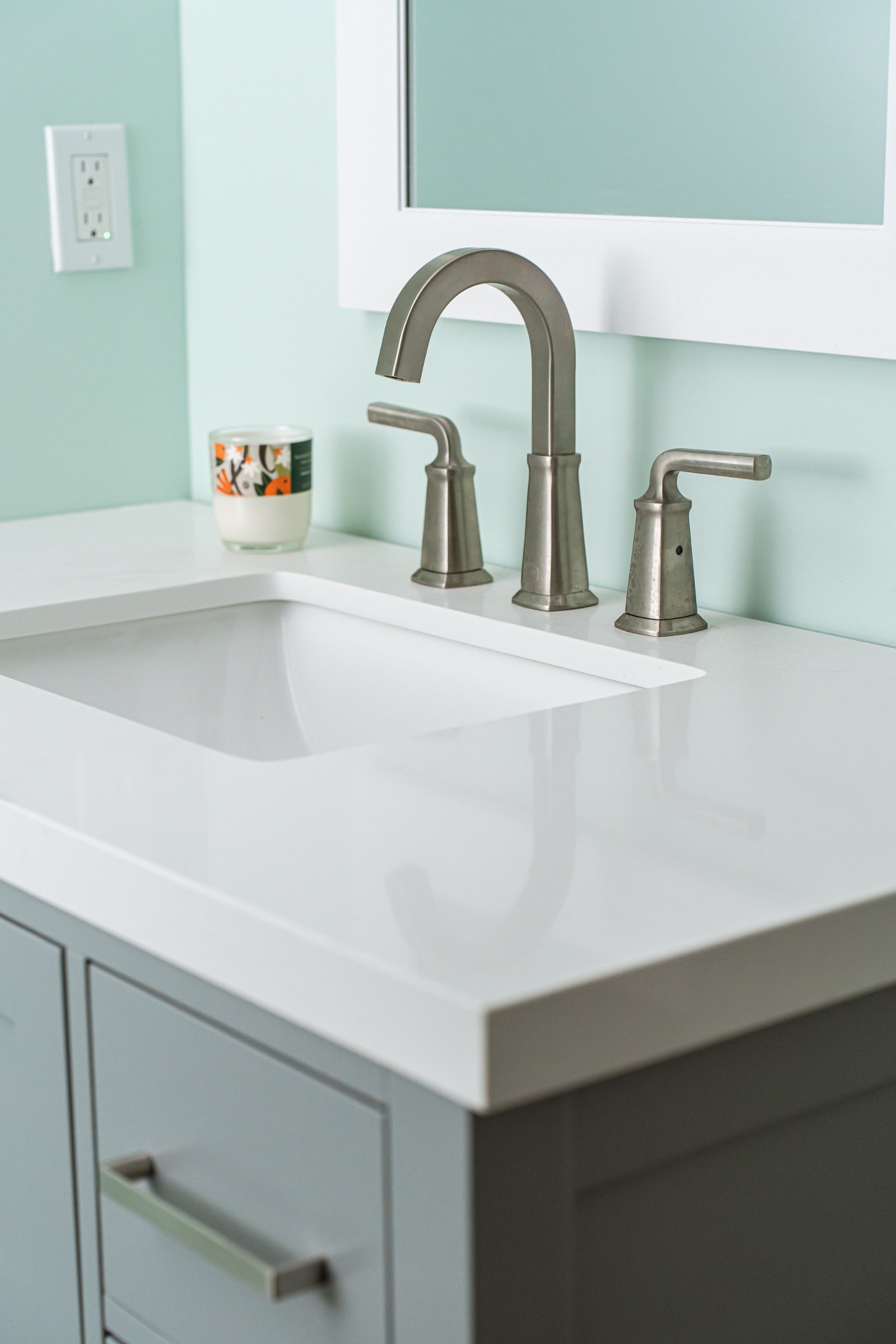Quartz countertop detail on basement wet bar